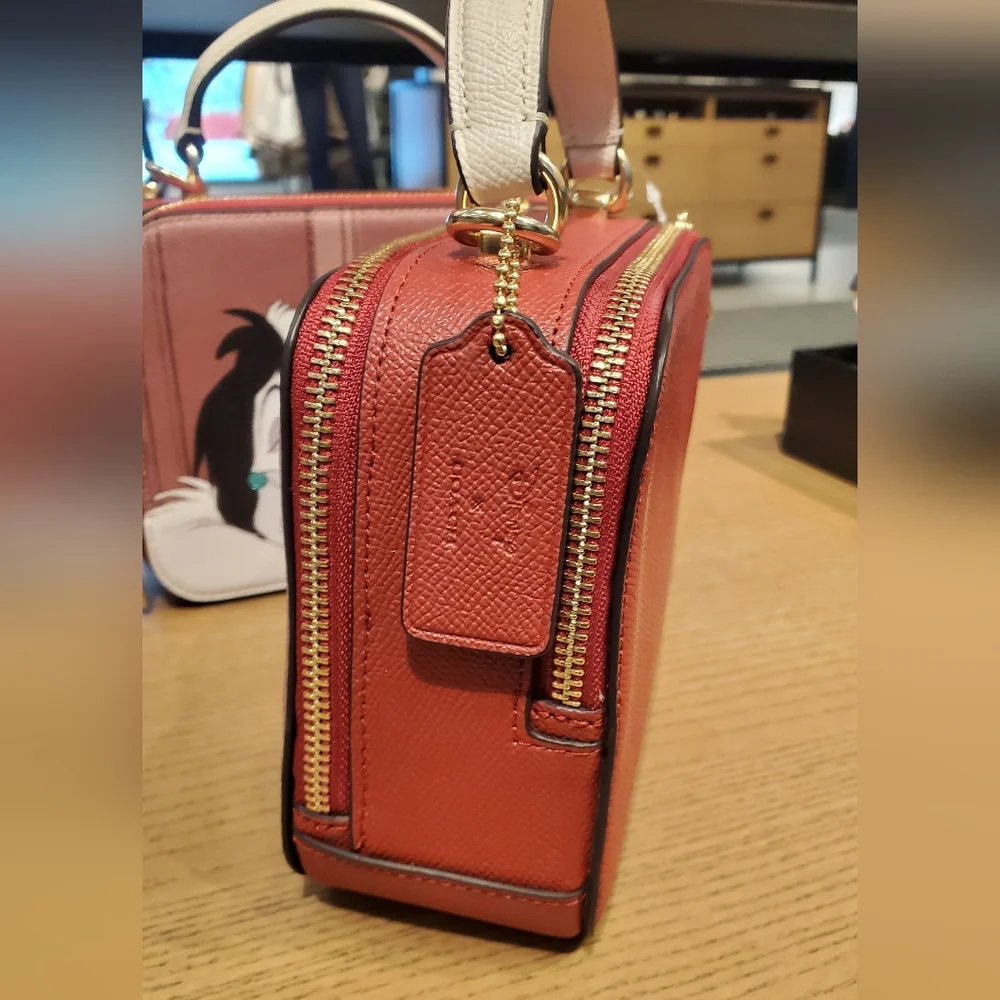 Price Drop New 🎀 Coach Disney Collection Box Crossbody With Cruella Motif Bag - Picture 3 of 6